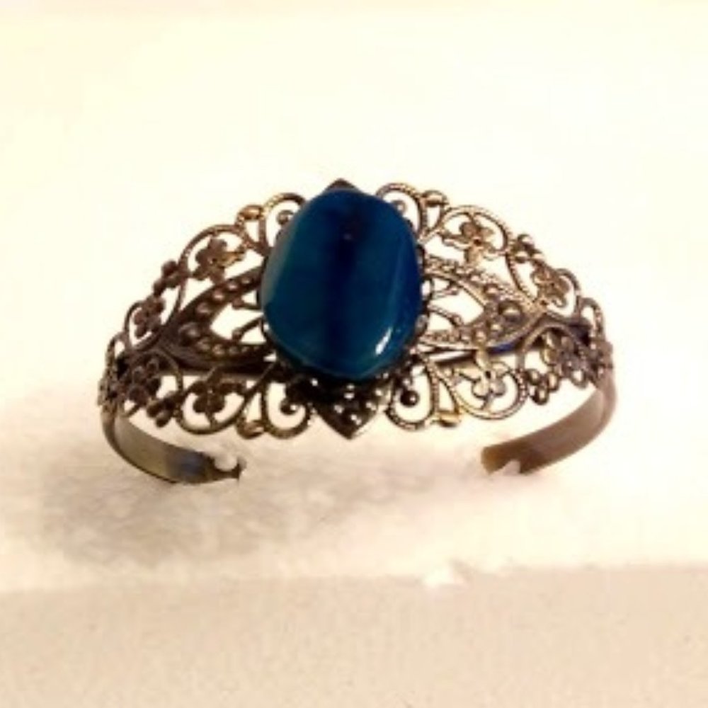 NEW*CUFF STYLE BRACELET*BRASS COLOR* W/BLUE AGATE BEAD/BOHEMIAN STYLE
